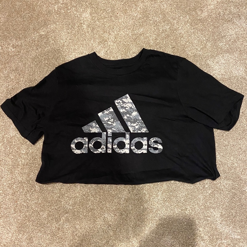 cropped adidas black t shirt